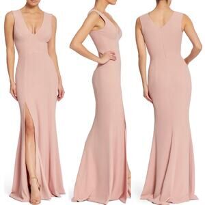 NWOT Dress The Population Sandra Plunge Crepe Trumpet Gown in Blush, Medium